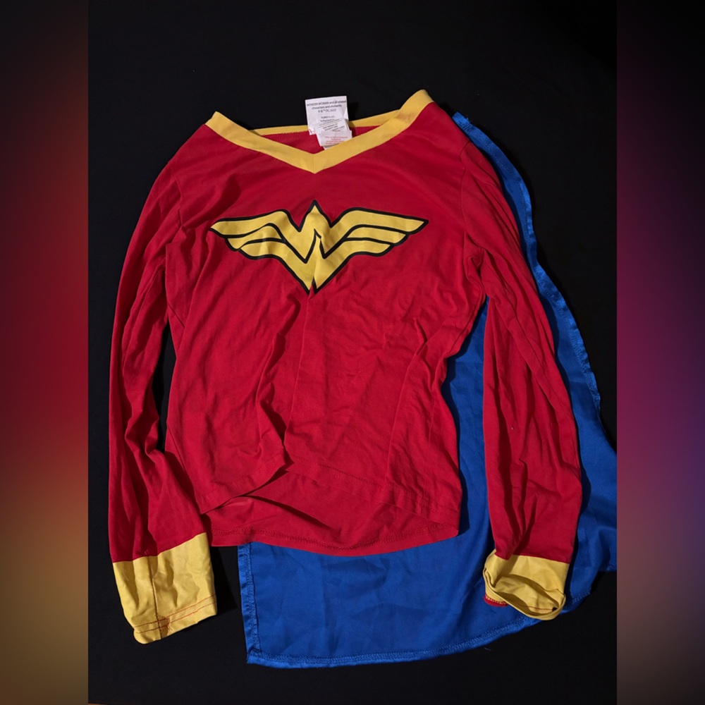 Women’s Wonder woman shirt with cape